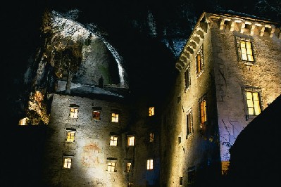 predjama castle