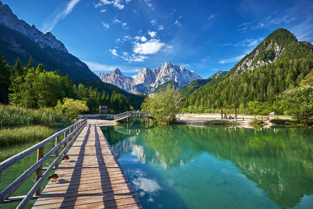 Lake_Jasna_in_Kranjska_Gora_-_Photographer_-_Tomo_Jesenicnik_-_Source_-_www-slovenia-info.jpg
