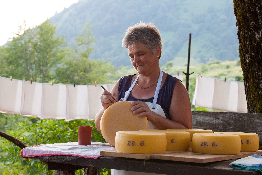 Tolminc_cheese_-_Photographer_-_Boris_Pretnar_-_Source_-_www-slovenia-info.jpg