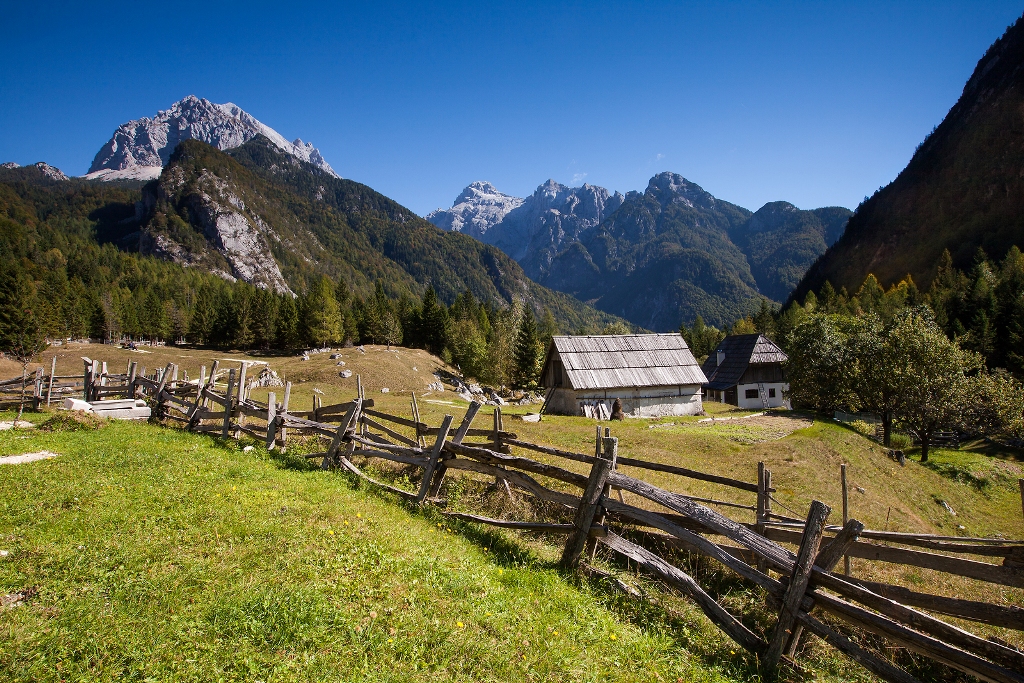 Traditional_Trenta_valley_fence_-_Photographer_-_Boris_Pretnar_-_Source_-_www-slovenia-info.jpg
