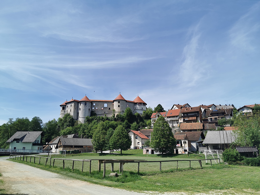 pogled_na_grad_Zuzemberk.jpg