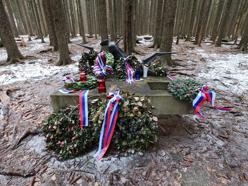 Spominsko_obelezje_borcem_Pohorskega_bataljona.JPG