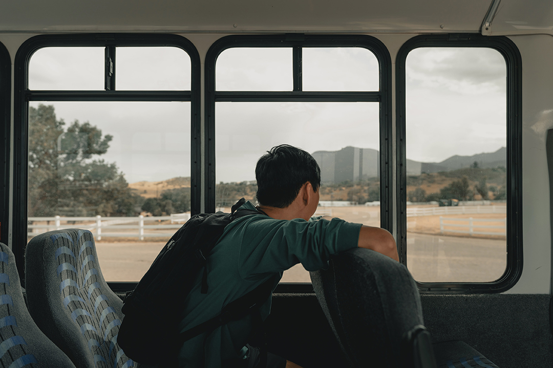 Potovanje_z_avtobusom_-_Traveling_by_bus_-_Photo_by_Clay_Banks_on_Unsplash.jpg