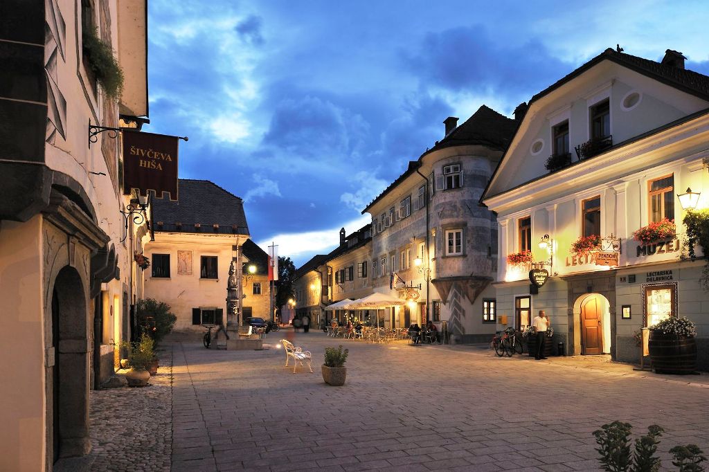Radovljica_old_city_center_-_Photographer_-_Miran_Kambic_archive_Tourist_board_Radovljica-_Source_-_www-slovenia-info_1.jpg
