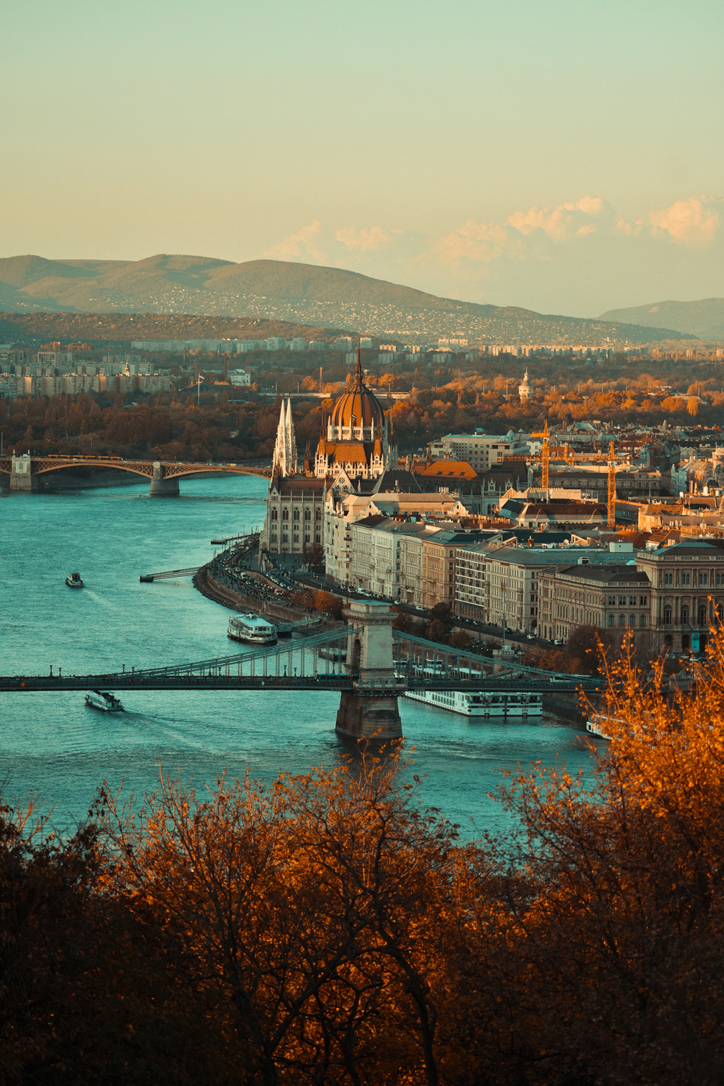 Potovanje_v_Budimpesto_-_Travel_to_Budapest_-_Photo_by_Keszthelyi_Timi_on_Unsplash.jpg