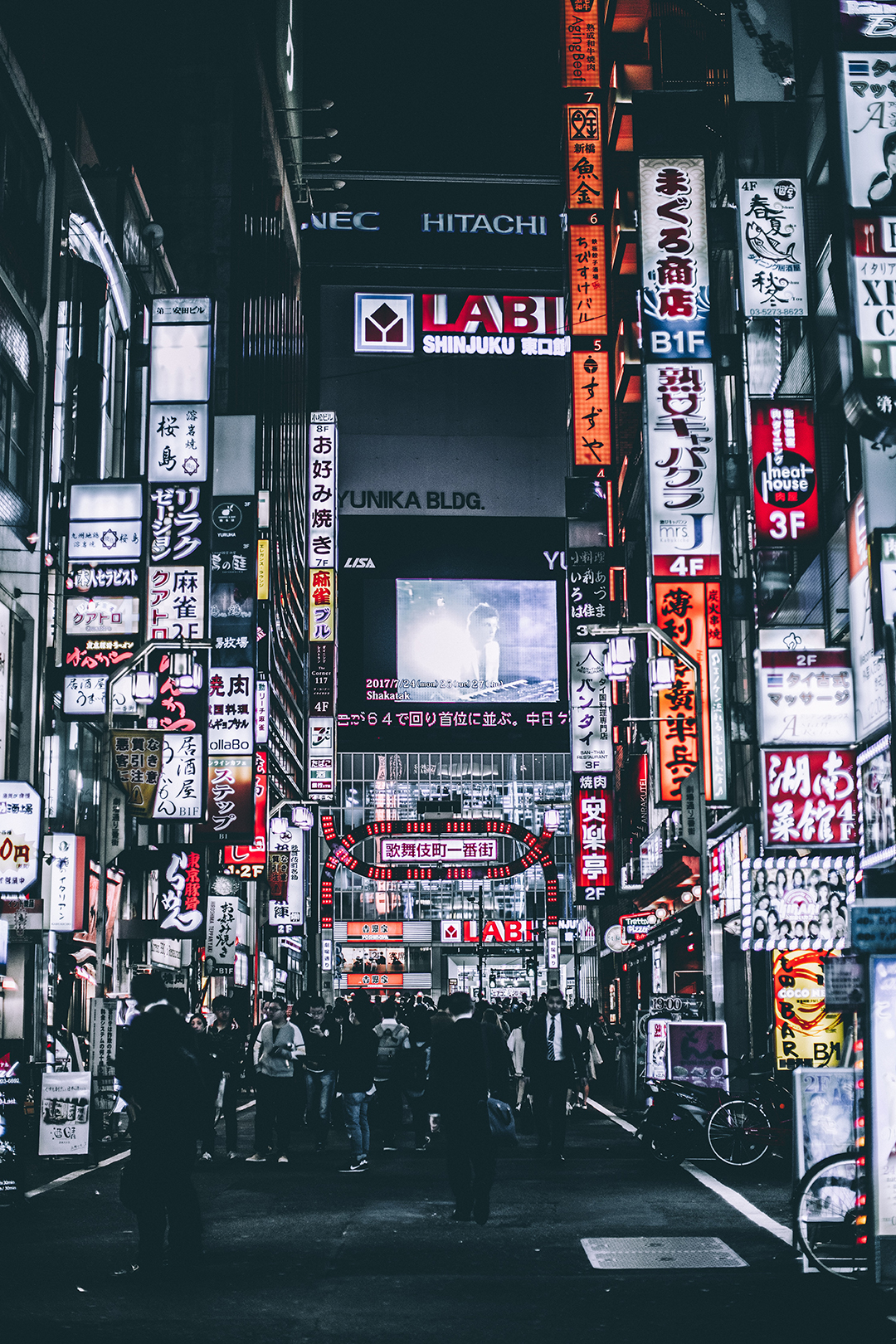 Ogled_Tokia_-_Tour_of_Tokyo_-_Photo_by_Andre_Benz_on_Unsplash.jpg