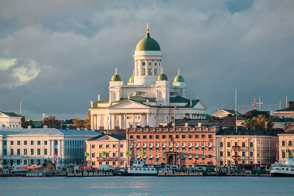 Travel_to_Helsinki_-_Potovanje_v_Helsinke_-_Photo_by_Tapio_Haaja_on_Unsplash.jpg