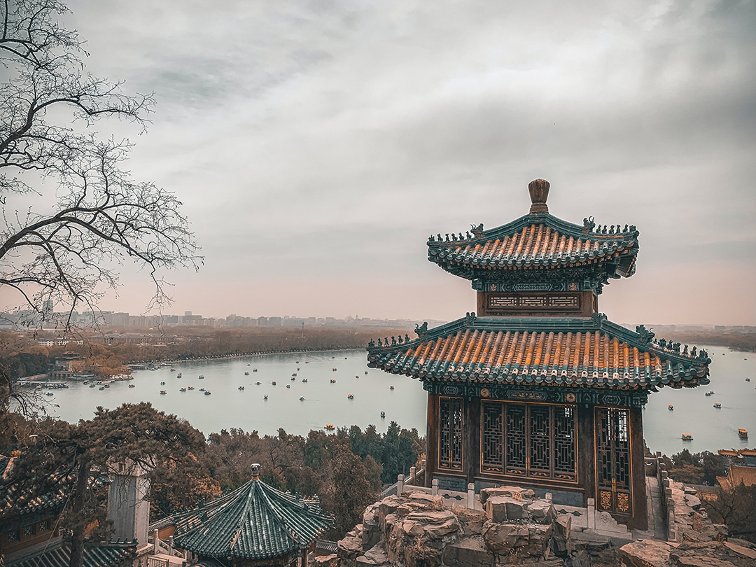 Poletna_palaca_-_Summer_Palace_-_Photo_by_kit_sanchez_on_Unsplash.jpg