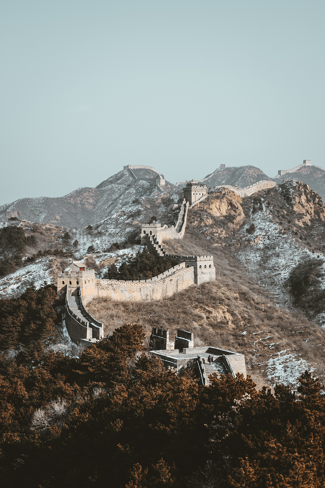 Kitajski_zid_-_Great_Wall_-_Photo_by_Max_van_den_Oetelaar_on_Unsplash.jpg