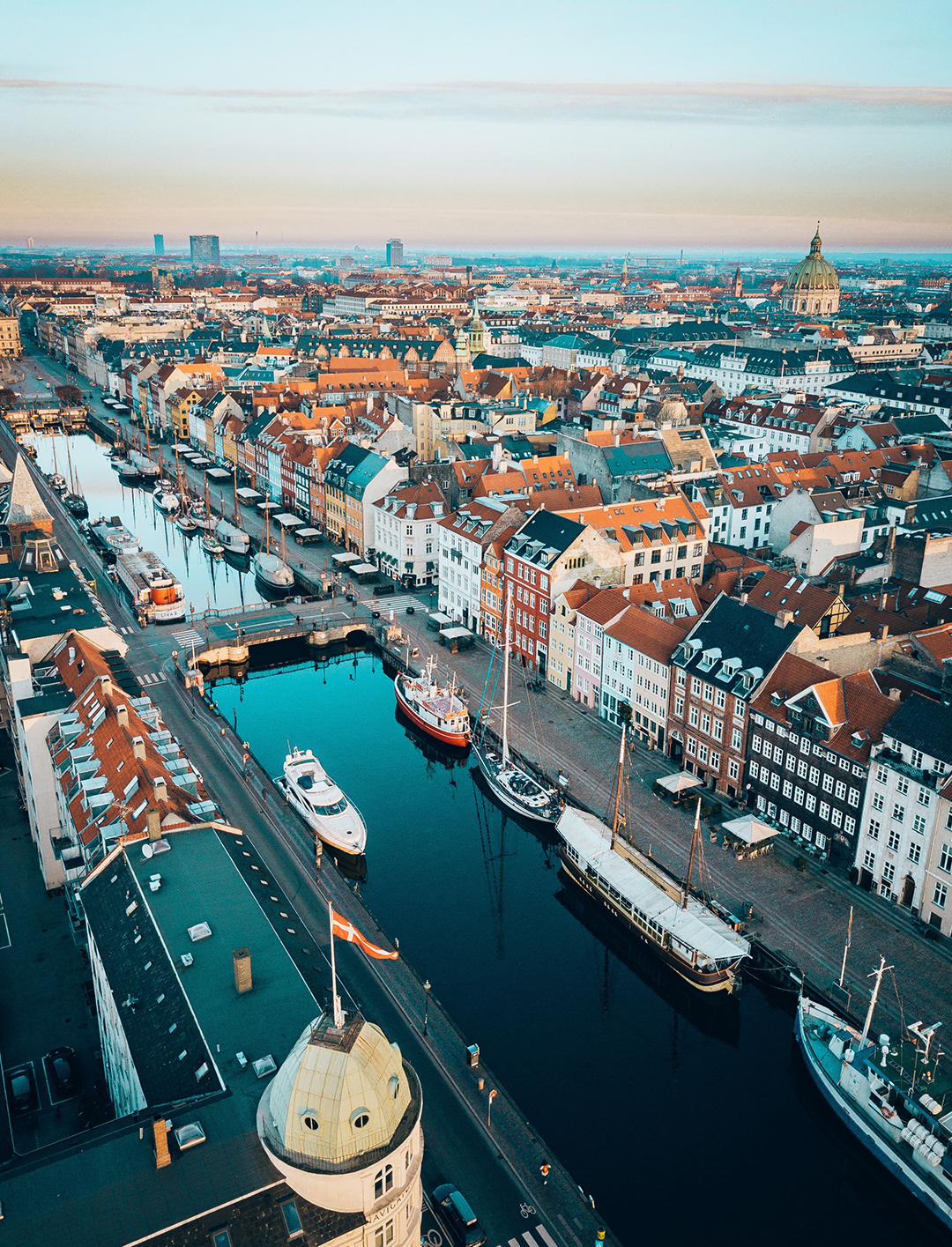 Vodic_po_Kopenhagnu_-_Guide_to_Copenhagen_-_Photo_by_Rolands_Varsbergs_on_Unsplash.jpg
