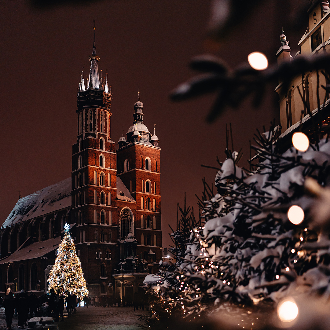 Turisticni_vodnik_za_mesto_Krakov_-_Tourist_Guide_for_Krakow_-_Photo_by_Yevhenii_Dubrovskyi_on_Unsplash.jpg