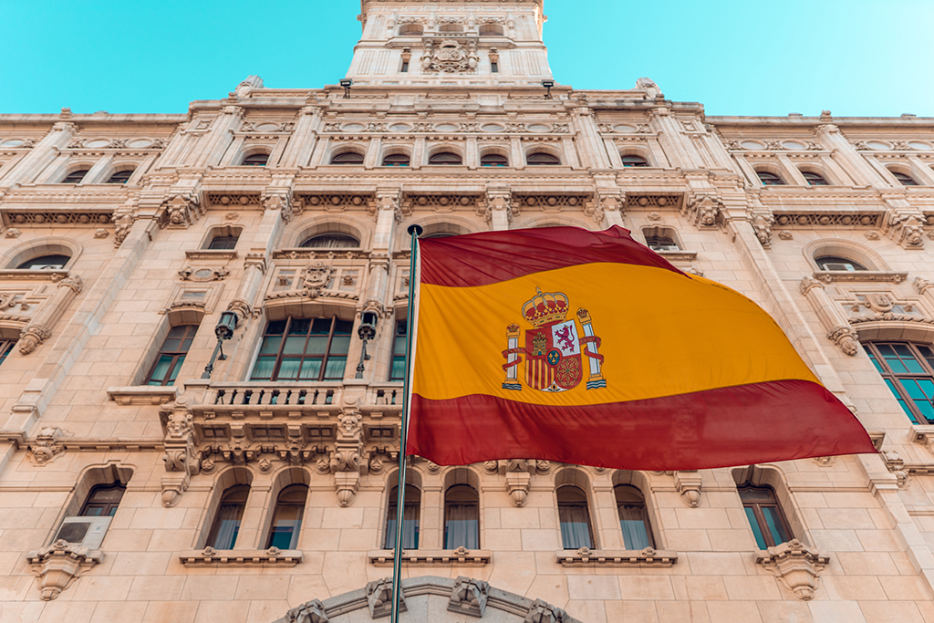 Madrid_-_Photo_by_Daniel_Prado_on_Unsplash.jpg