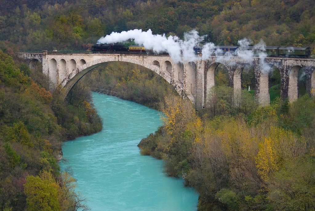 Solkan_Bridge-Heritage_Train_-_Photographer_-_Mirko_Bijuklic_-_Source_-_www-slovenia-info.jpg