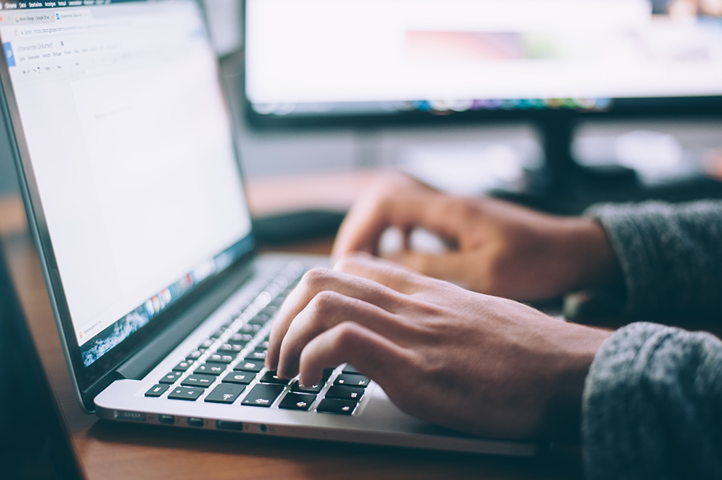 Photo_by_Glenn_Carstens-Peters_on_Unsplash.jpg