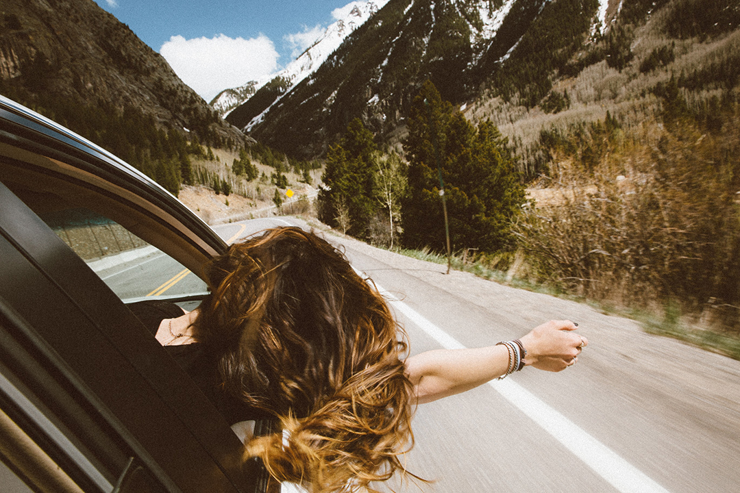 Najem_avtomobila_-_Renting_a_car_-_Photo_by_averie_woodard_on_Unsplash.jpg