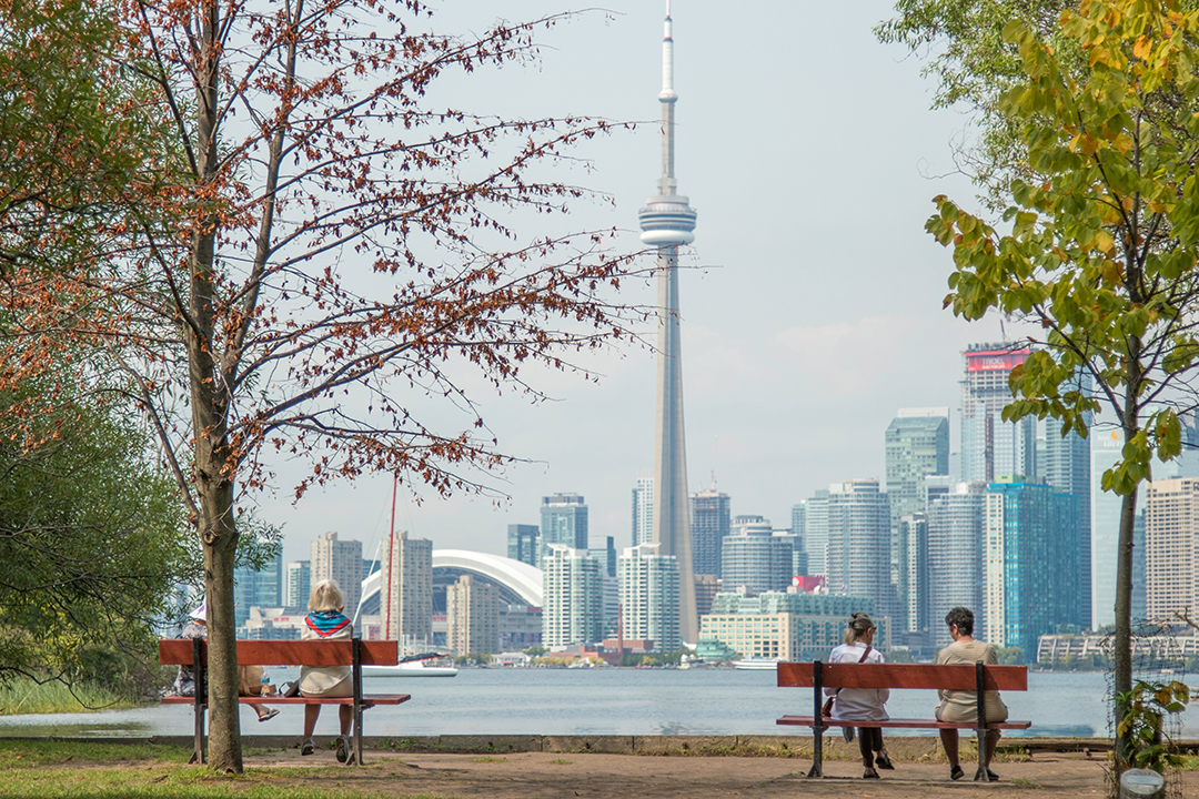 Popotniski_nasveti_za_potovanje_na_Toronto_-_Travel_Tips_for_Traveling_to_Toronto_-_Photo_by_Sandro_Schuh_on_Unsplash.jpg