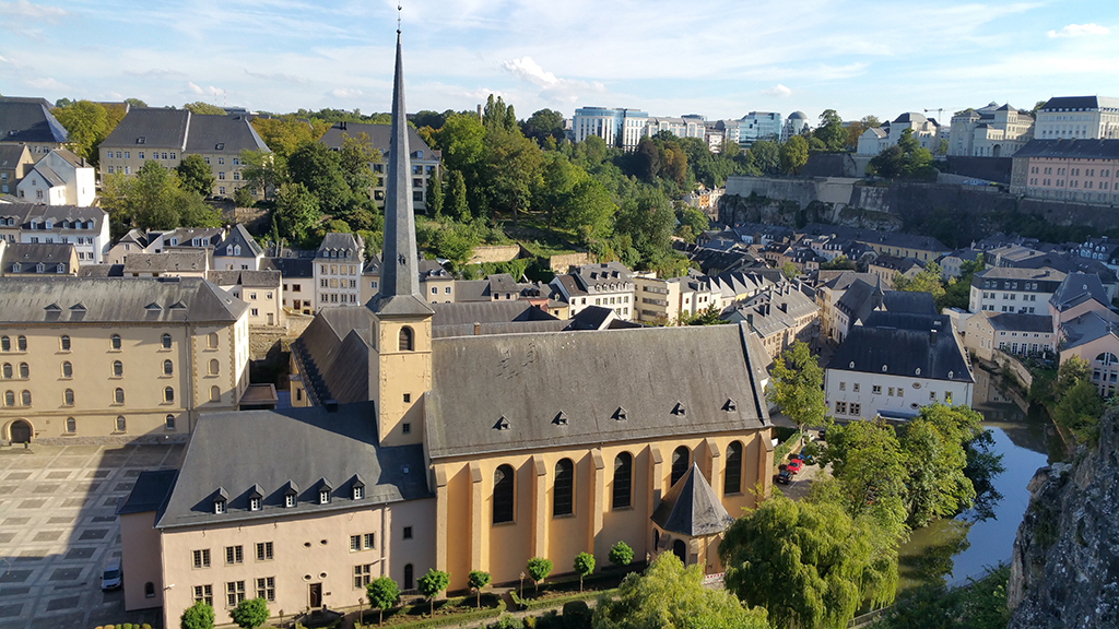 Luxembourg_-_Image_by_Waldo_Miguez_from_Pixabay.jpg