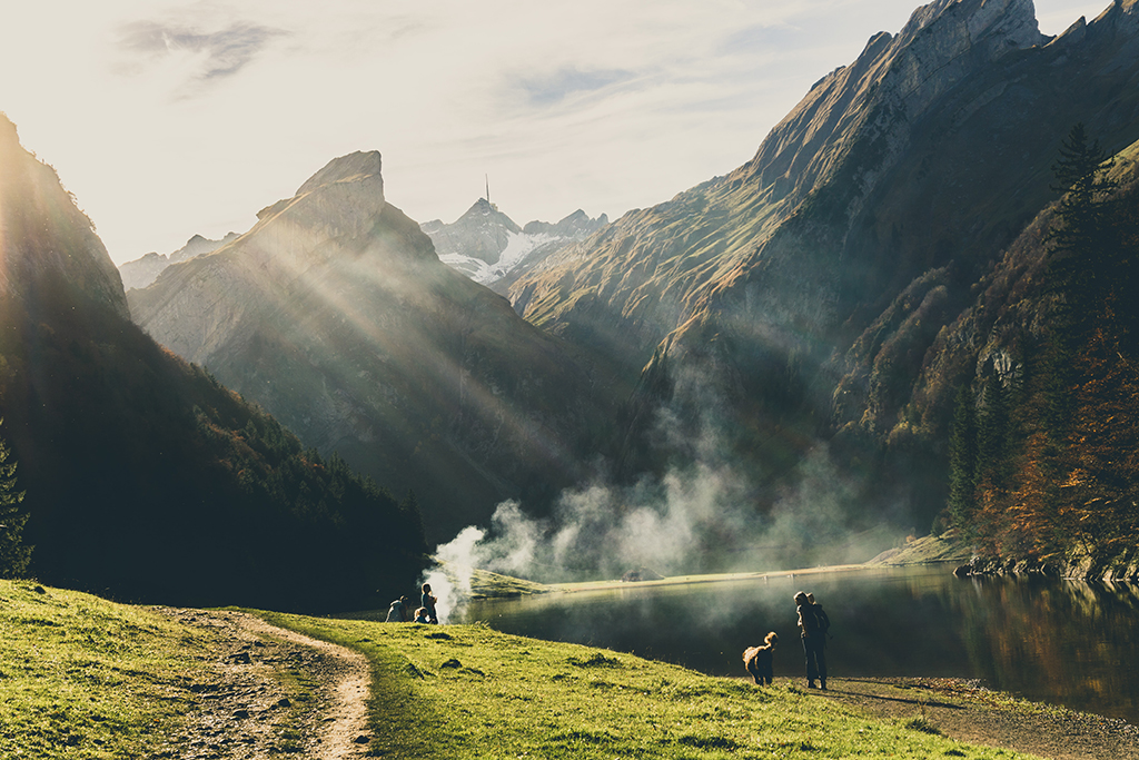 Potovanje_v_Svico_-_Travel_to_Switzerland_-_Photo_by_Peter_Ogilvie_on_Unsplash.jpg