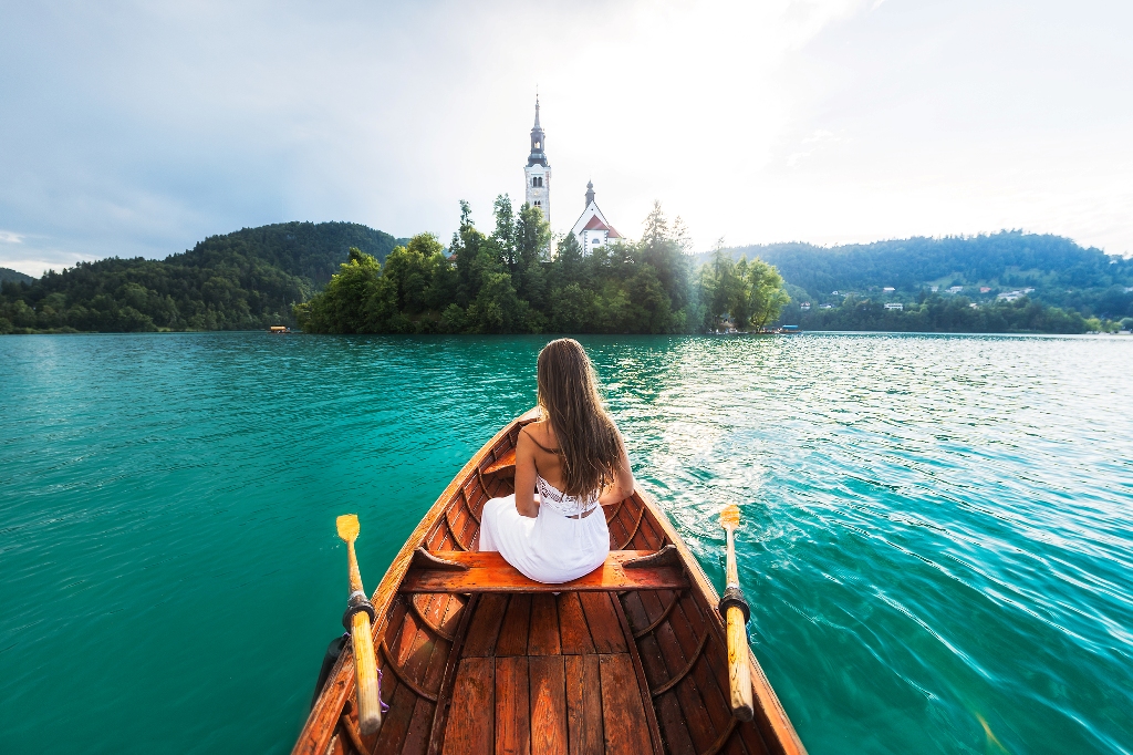 Lake_Bled_-_Photographer_-_Michael_Matti_-_Source_-_www-slovenia-info.jpg