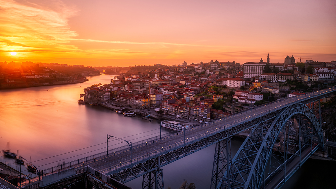 Popotniski_nasveti_za_Portugalsko_-_Travel_tips_for_Portugal_-_Photo_by_Everaldo_Coelho_on_Unsplash.jpg