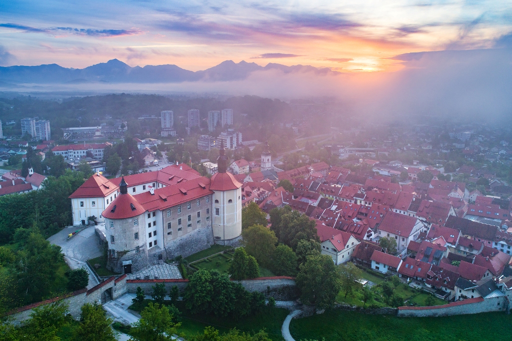 Skofja_Loka_in_the_morning_mists_-_Photographer_-_Jost_Gantar_-_Source_-_www-slovenia-info.jpg