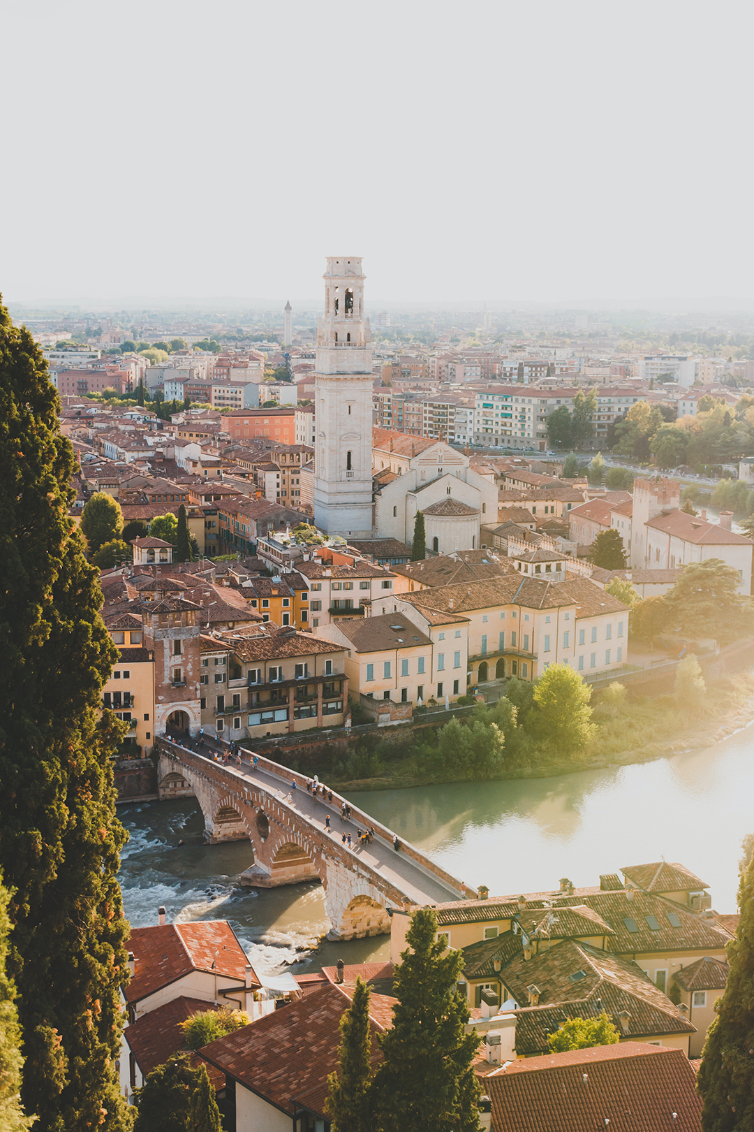 Popotniski_nasveti_za_obisk_Verona_-_Travel_tips_for_visiting_Verona_-_Photo_by_Z_S_on_Unsplash.jpg