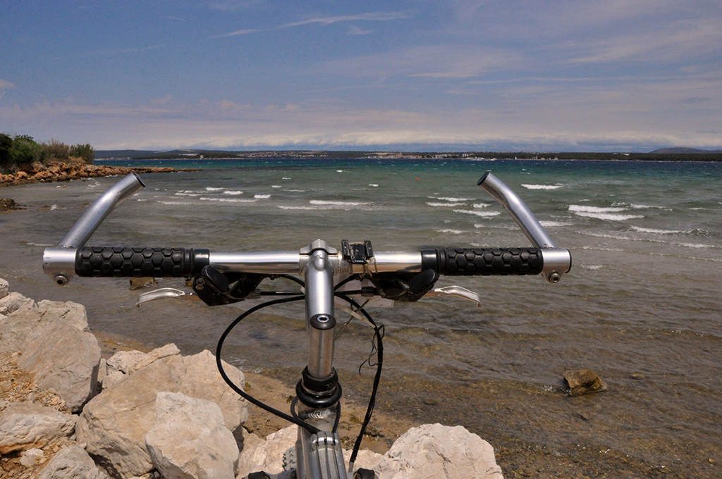 S_kolesom_po_Pasmanu_-_Cycling_the_Island_of_Pasman_1.JPG