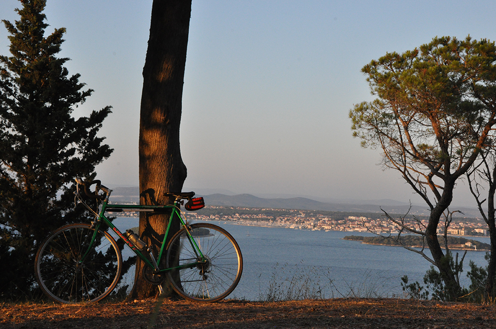 S_kolesom_po_Pasmanu_-_Cycling_the_Island_of_Pasman_2.JPG
