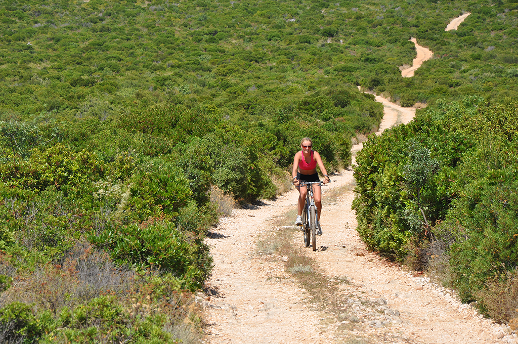 S_kolesom_po_Pasmanu_-_Cycling_the_Island_of_Pasman_4.jpg