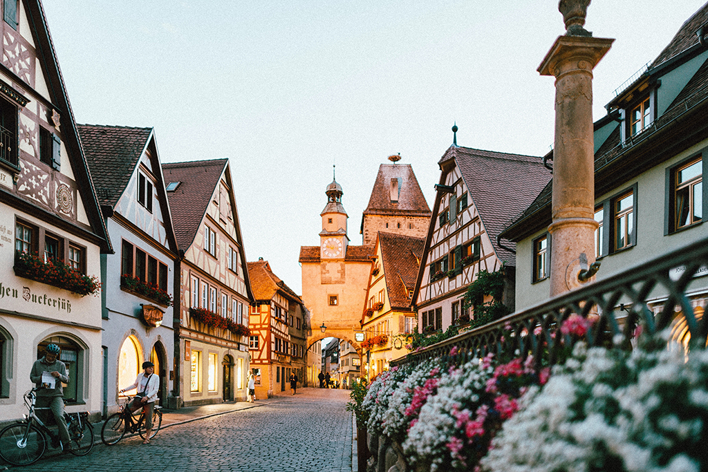 Potovanje_v_Nemcijo_-_Travel_to_Germany_-_Photo_by_Roman_Kraft_on_Unsplash.jpg