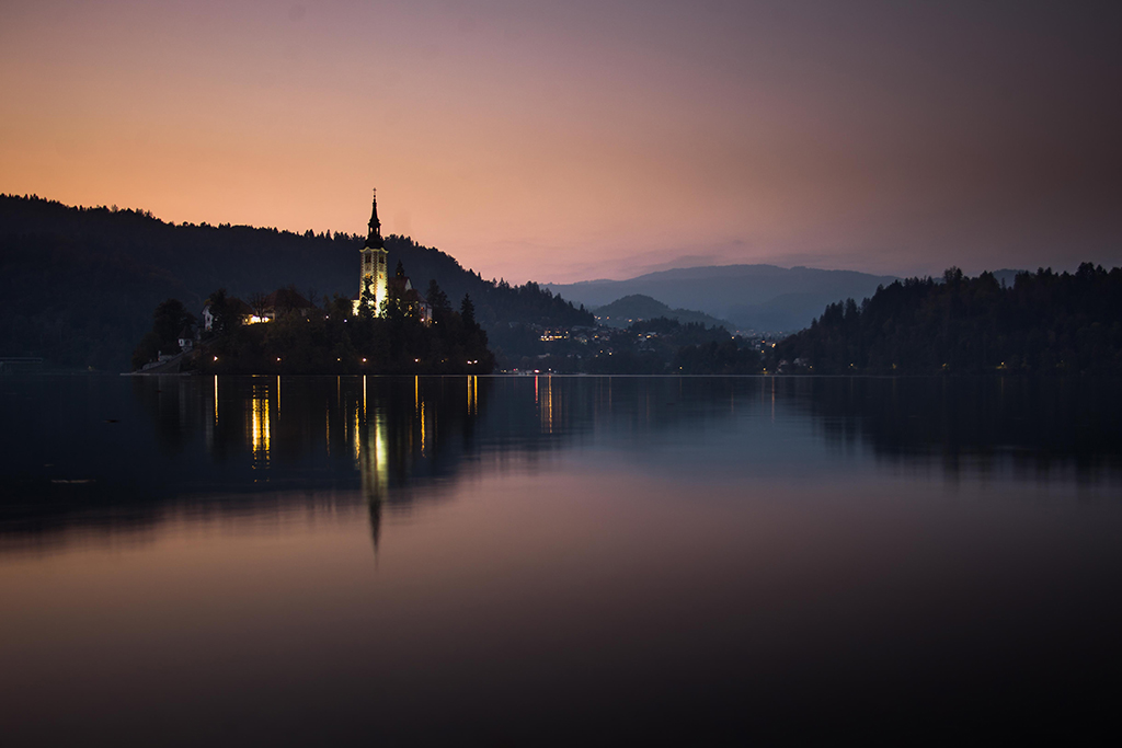Lake_Bled_-_Jezero_Bled_-_Photo_by_Sandor_Fodor_on_Unsplash.jpg