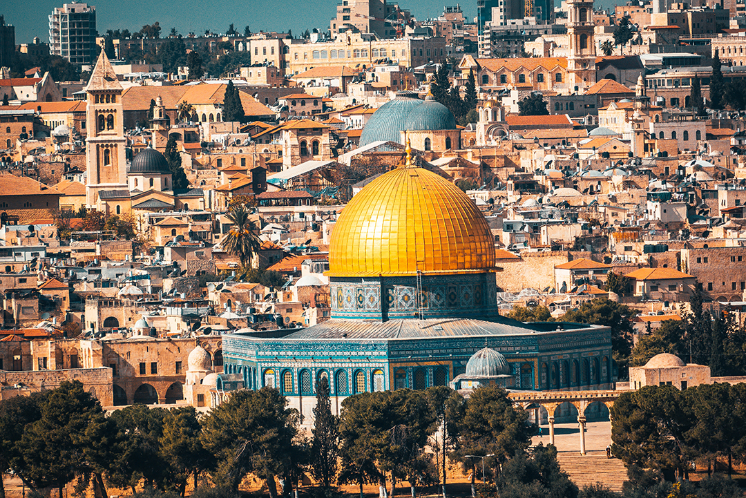 Praznik_Savuot_v_Jeruzalemu_-_Festival_Shavuot_in_Jerusalem_-_Photo_by_Raimond_Klavins_on_Unsplash.jpg