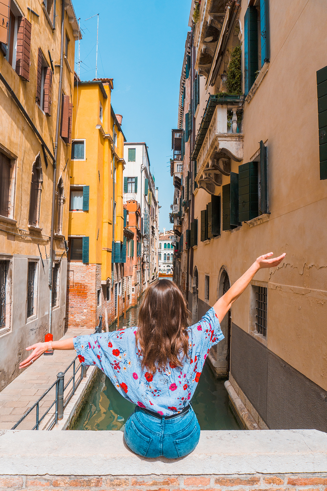 Ugodna_potovanja_-_Travel_on_a_tight_budget_-_Photo_by_Tommy_Milanese_from_Pexels.jpg