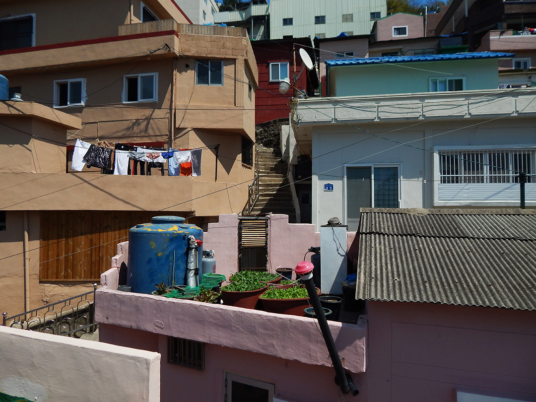 Gamcheon_Culture_Village_-_Kulturna_vas_Gamcheon_7.JPG