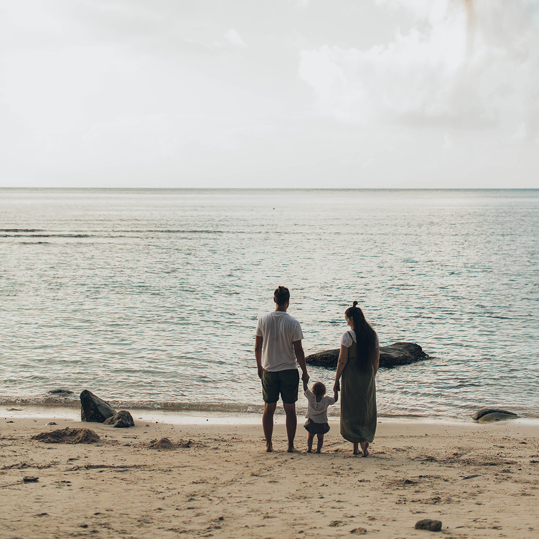 Potovanje_z_otroki_-_Traveling_with_children_-_Photo_by_Elina_Sazonova_from_Pexels.jpg