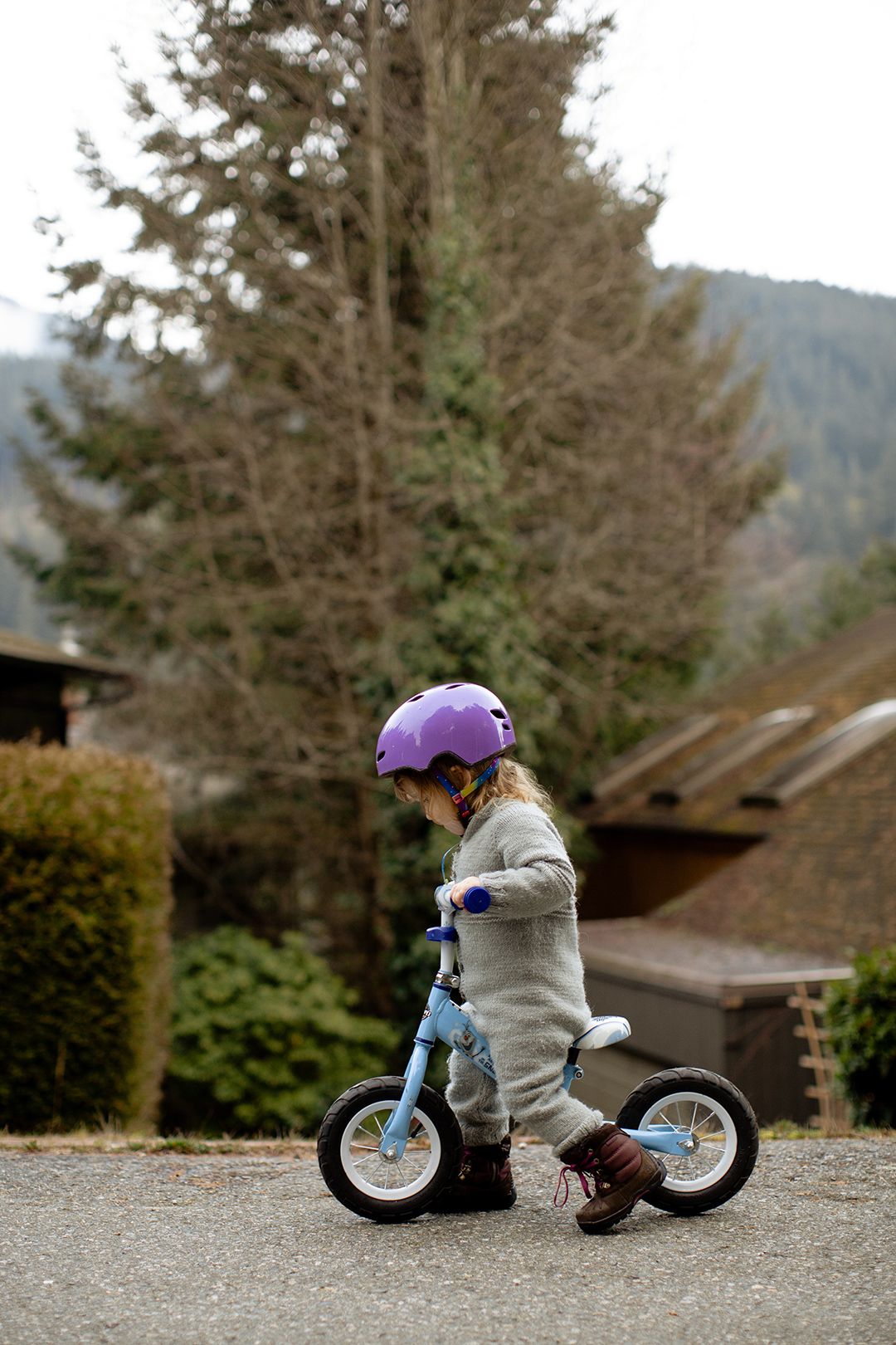 Kolesarjenje_z_otroki_-_Cycling_with_children_-_Photo_by_Tatiana_Syrikova_from_Pexels.jpg