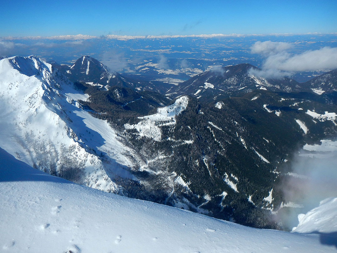 Turno_smucarski_vzpon_na_Vrtaco_-_Tour_Skiing_Adventure_8.JPG