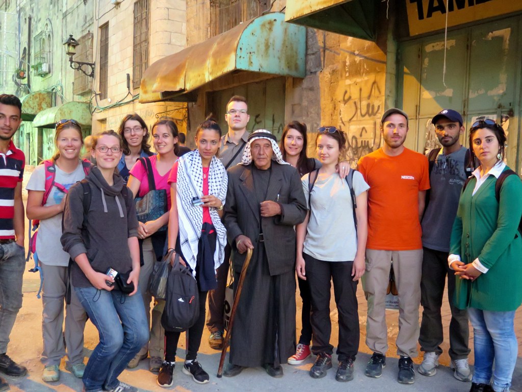 Palestinsko-francosko-slovenska_skupina_prostovoljcev_-_Hebron_v_Palestini.jpeg