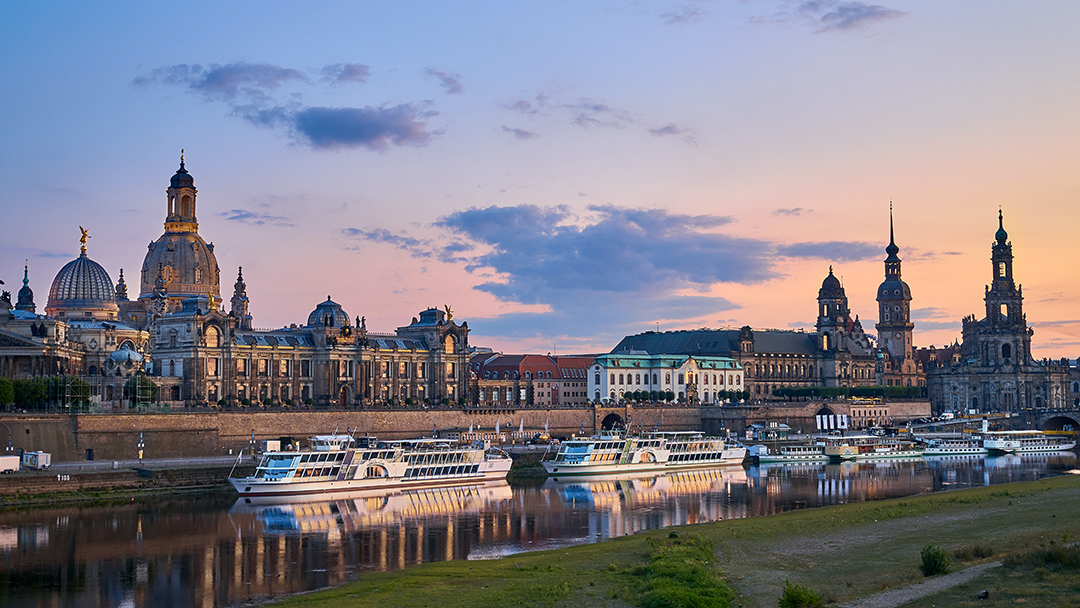 Potovanje_v_Dresden_in_kaj_tam_poceti_-_Traveling_to_Dresden_and_what_to_do_there_-_Photo_by_Oliver_Guhr_on_Unsplash.jpg