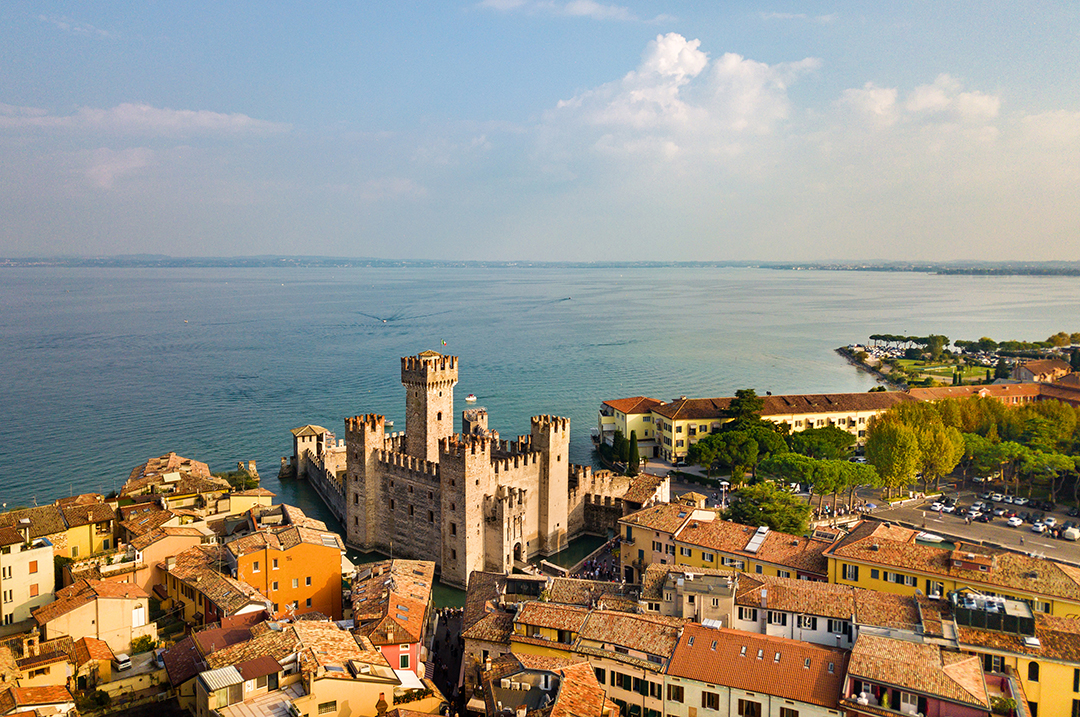 Znamenitosti_mesta_Sirmione_-_Travelling_to_Sirmione_2.jpg