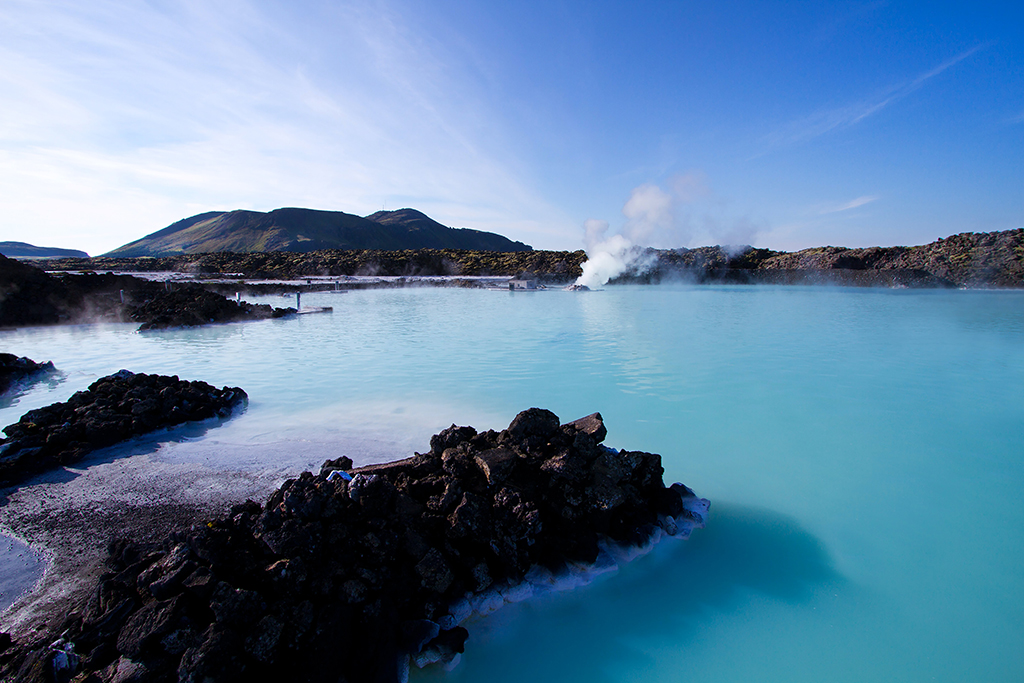 Travel_to_Reykjavik_-_Potovanje_v_Reykjavik_-_Photo_by_Frank_Denney_on_Unsplash.jpg