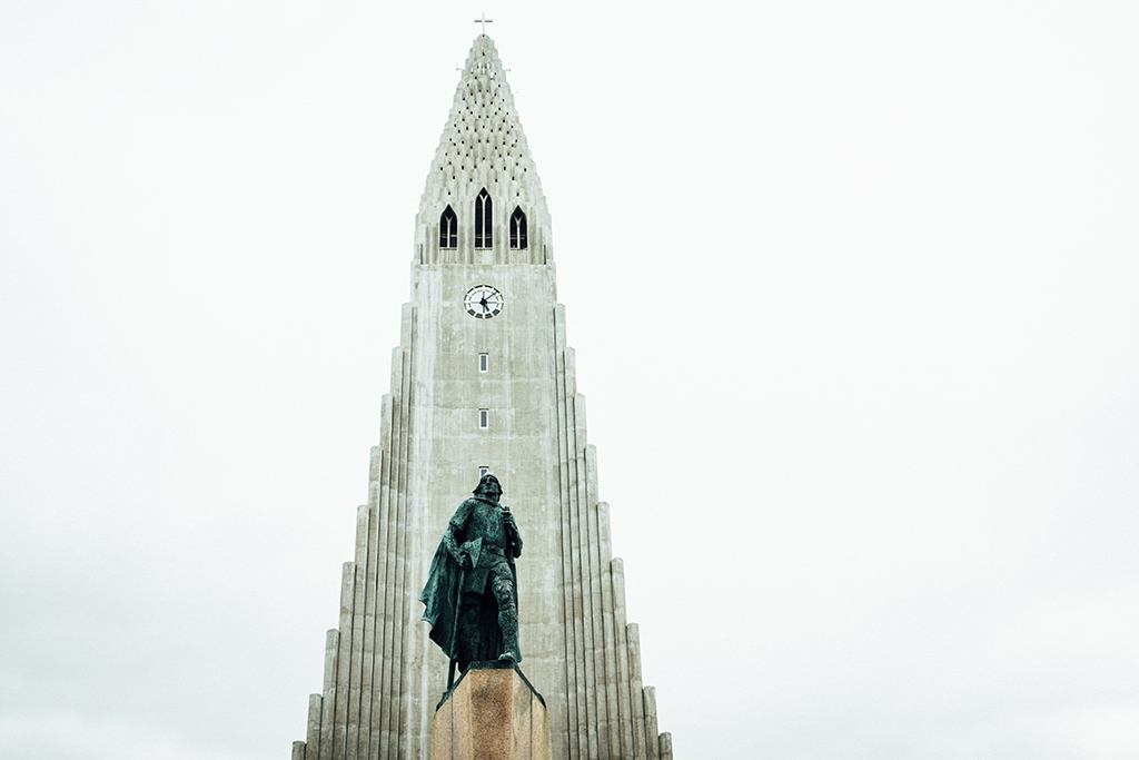 Travel_to_Reykjavik_-_Potovanje_v_Reykjavik_-_Photo_by_Tim_Foster_on_Unsplash.jpg