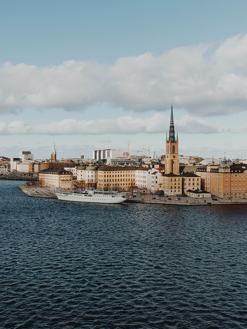Photo_by_Adrian_Trinkaus_on_Unsplash.jpg