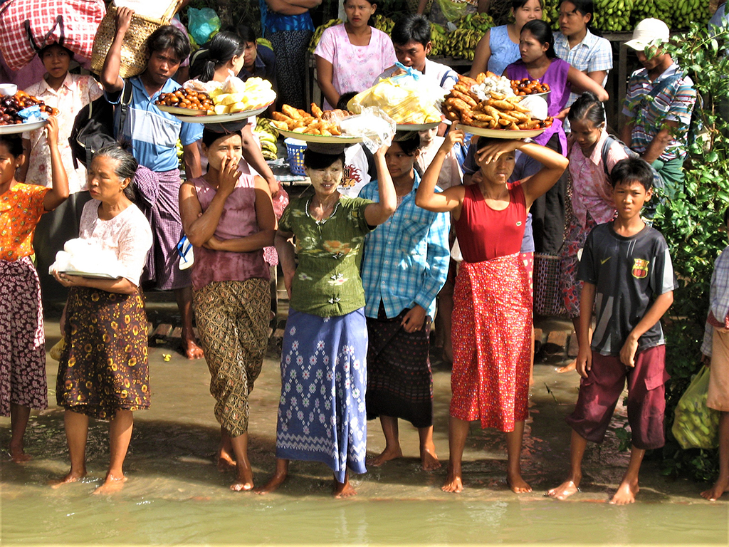 Potovanje_na_Burmo_-_Travel_to_Burma_-_Prodajalke.jpg