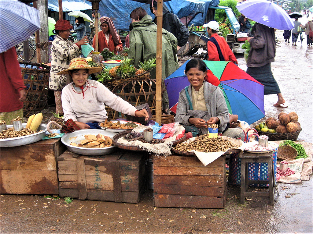 Potovanje_na_Burmo_-_Travel_to_Burma_-_Trznica_in_prodajalke.jpg