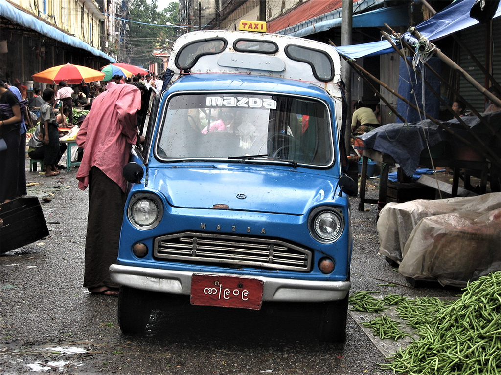 Potovanje_na_Burmo_-_Travel_to_Burma_-_Yangoon_taxi.jpg