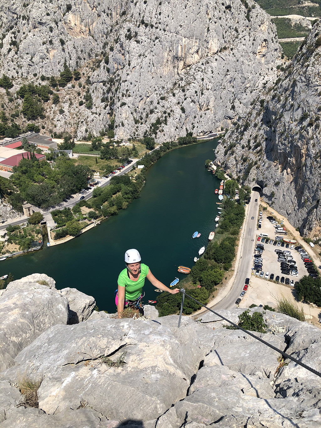 Plezanje_v_Omisu_ter_jezeri_Imotski_-_Climbing_in_Omis_and_visiting_lakes_in_Imotski_1.jpg