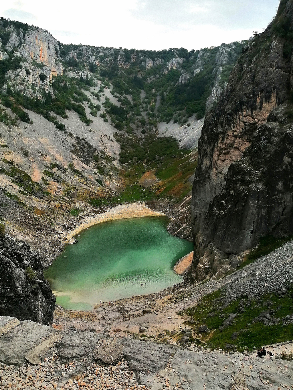 Plezanje_v_Omisu_ter_jezeri_Imotski_-_Climbing_in_Omis_and_visiting_lakes_in_Imotski_5.jpg