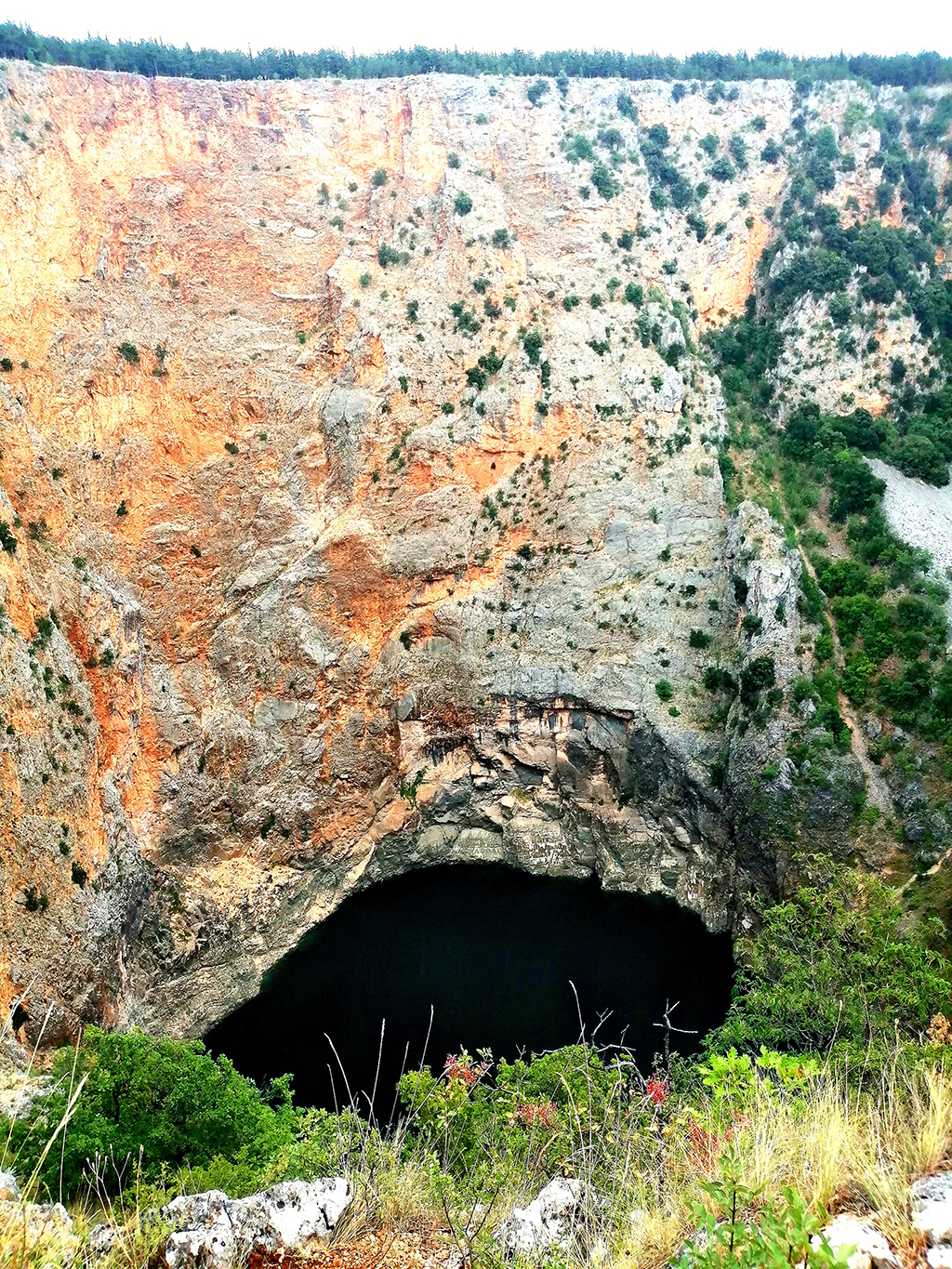 Plezanje_v_Omisu_ter_jezeri_Imotski_-_Climbing_in_Omis_and_visiting_lakes_in_Imotski_7.jpg