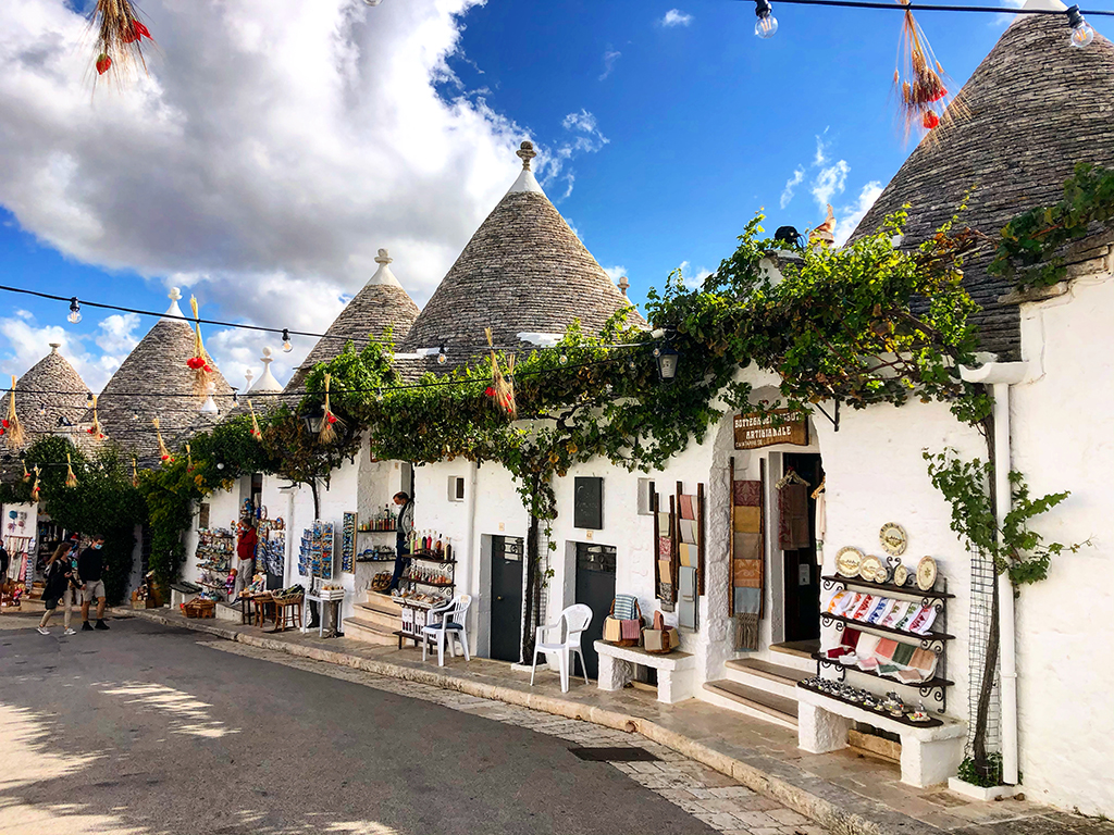 Potovanje_v_Italijo_-_Travel_to_Italy_-_Alberobello_2.jpeg